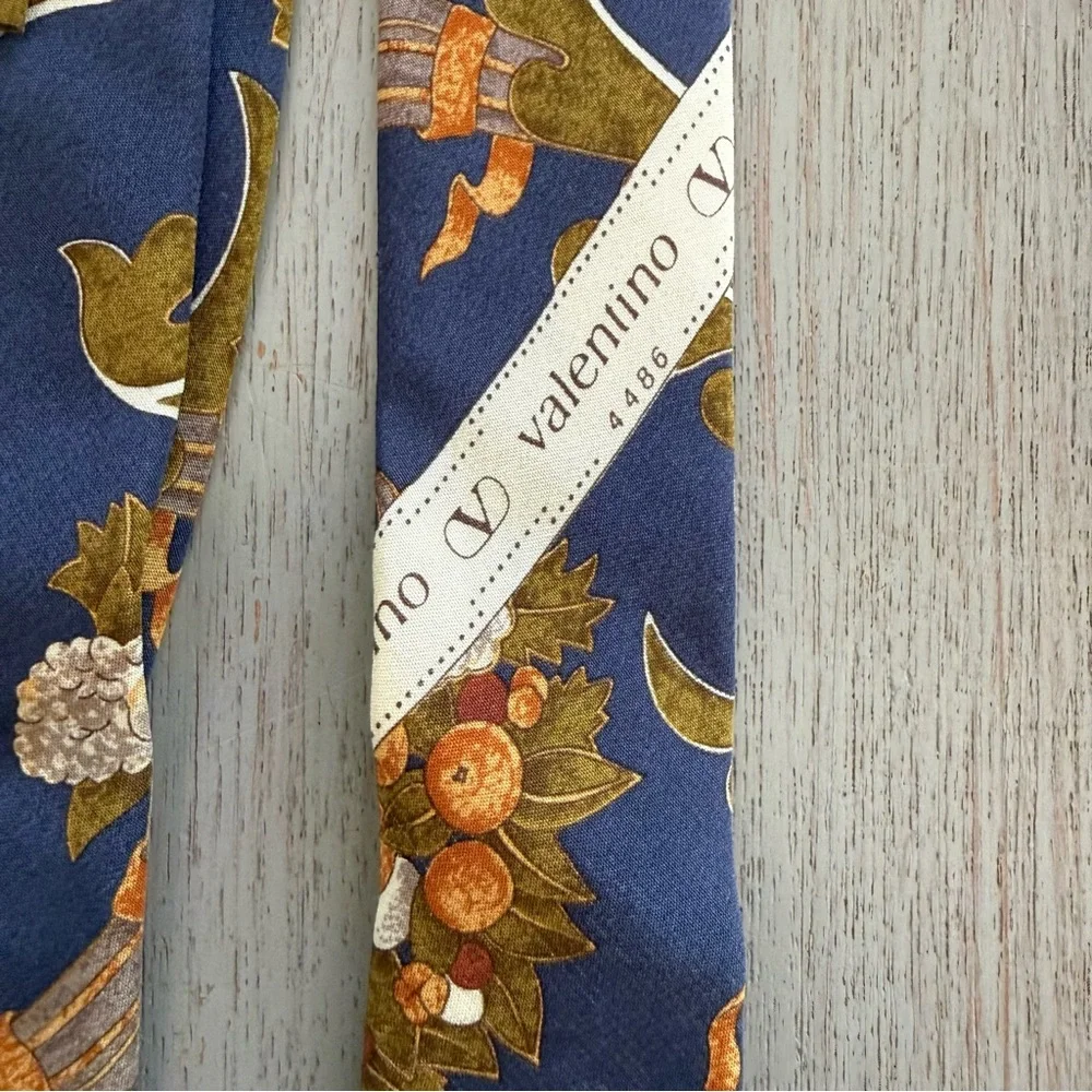 Valentino Cravatte Italy Fall RARE Cornucopia Luxury 100% Silk Tie Art Nouveau - Picture 3 of 9
